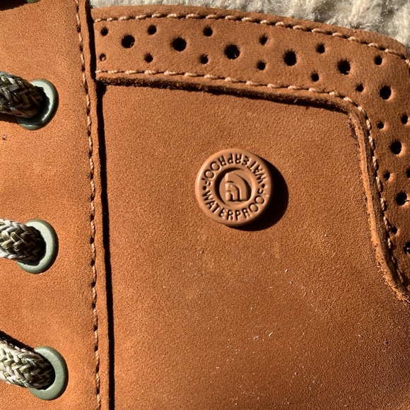 North Face Women’s Winter Boots like new - Picture 7 of 8
